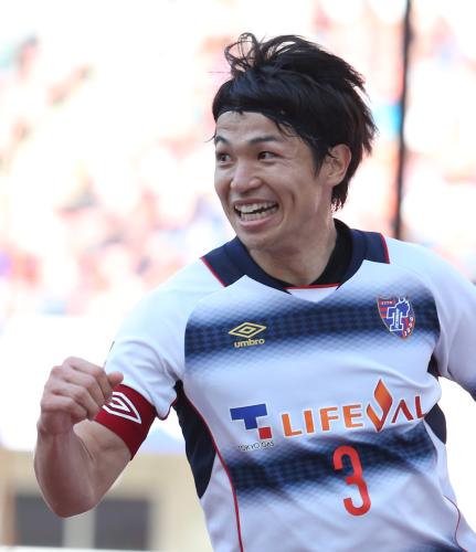 ＜新潟・ＦＣ東京＞後半４２分、ＦＣ東京・森重はゴールを決め笑顔を見せる