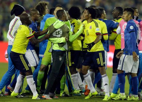 ネイマール 乱闘で一発退場 ブラジル コロンビアに敗れる スポニチ Sponichi Annex サッカー