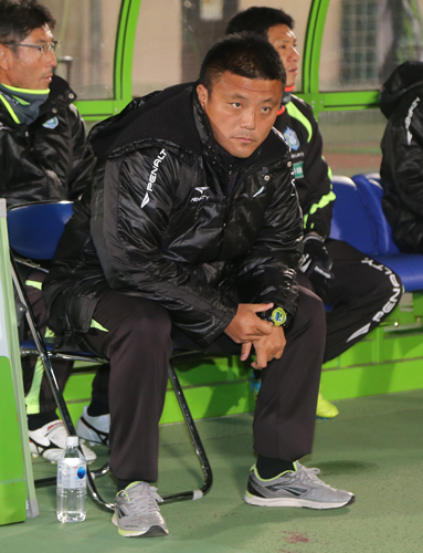 来季も湘南の指揮を執ることが発表されたチョウ監督