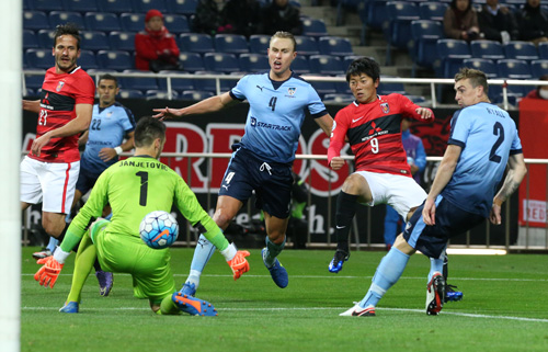 ＜浦和・シドニーＦＣ＞前半８分、浦和・武藤が右足でゴールを決める