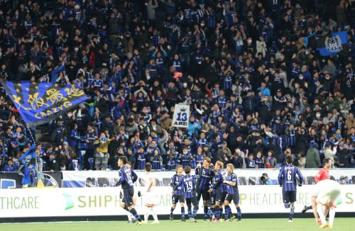 ＜Ｇ大阪・大宮＞後半、阿部が追加点を奪い、スタジアムは熱狂