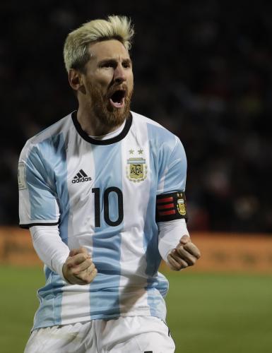 ＜アルゼンチン・ウルグアイ＞代表復帰戦でゴールを決めたメッシ（ＡＰ）