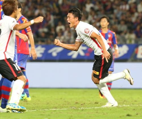 ＜ＦＣ東京・浦和＞後半、浦和・李はヘディングでゴールを決め喜ぶ