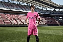 鹿島 創設25年で初のピンクユニホーム 来季アウェー用に採用 スポニチ Sponichi Annex サッカー