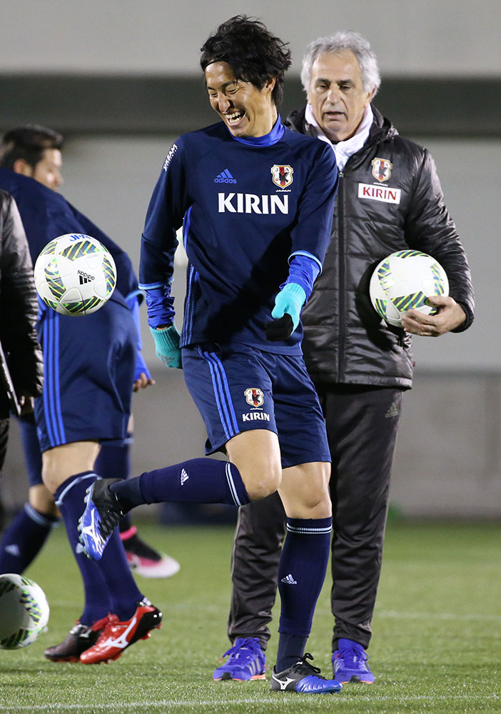昨年３月の日本代表練習で、ハリルホジッチ監督の指導を受ける金崎