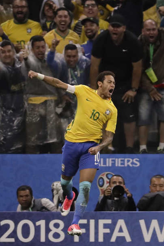＜ブラジル・パラグアイ＞ゴールを決め、喜ぶネイマール
