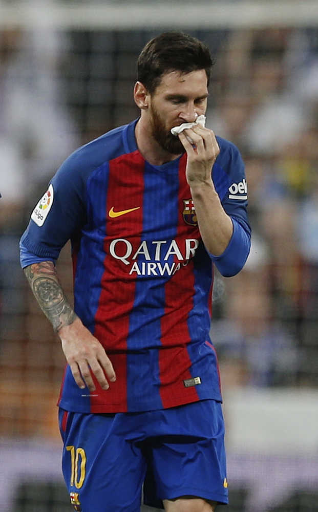 バルセロナ ｒマドリード マルセロの肘打ちを顔面に受け 口を負傷したメッシ スポニチ Sponichi Annex サッカー