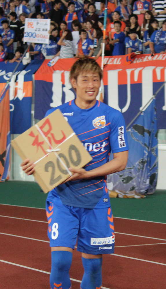 熊本戦でクラブのリーグ戦通算２００ゴールを決めた長崎ＭＦ木村
