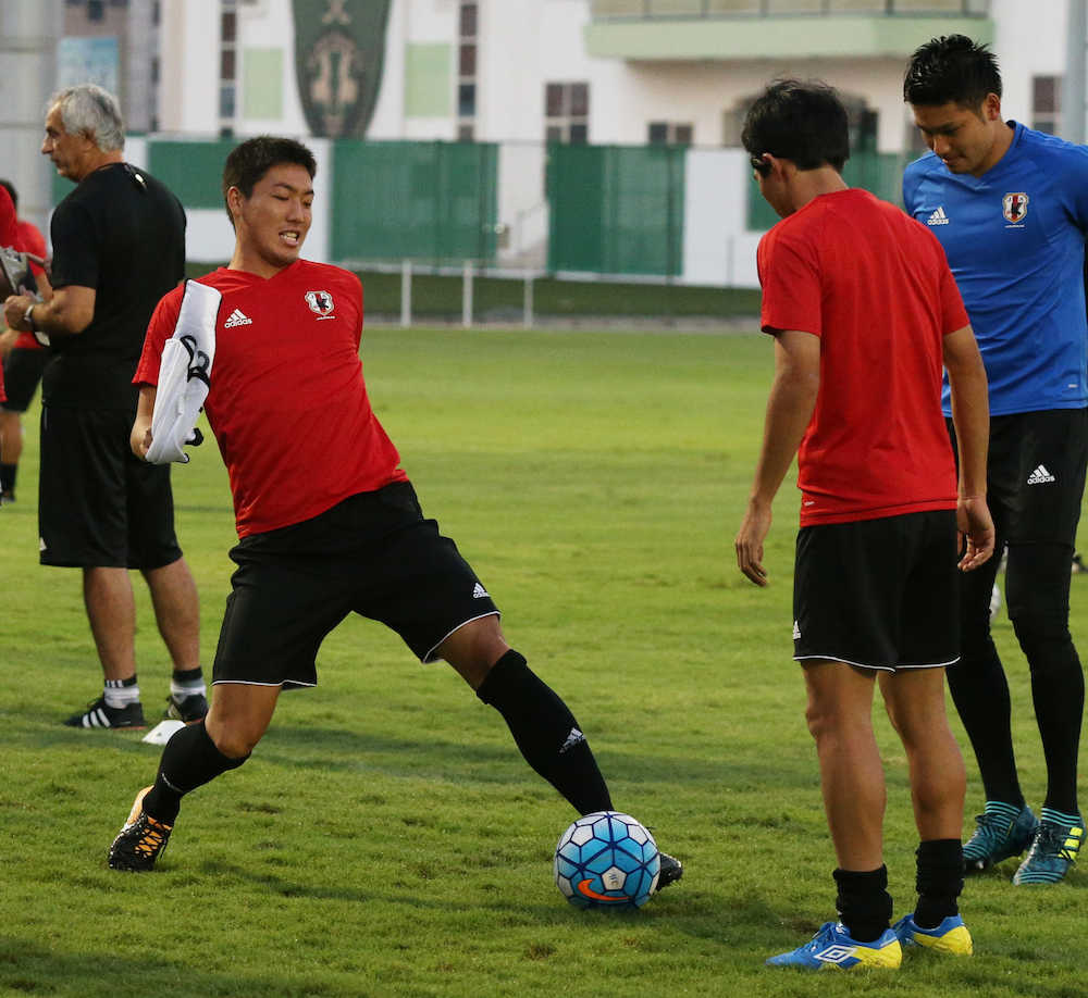 ＜サッカー日本代表練習＞ボール回しに汗を流す昌子（左から２人目）