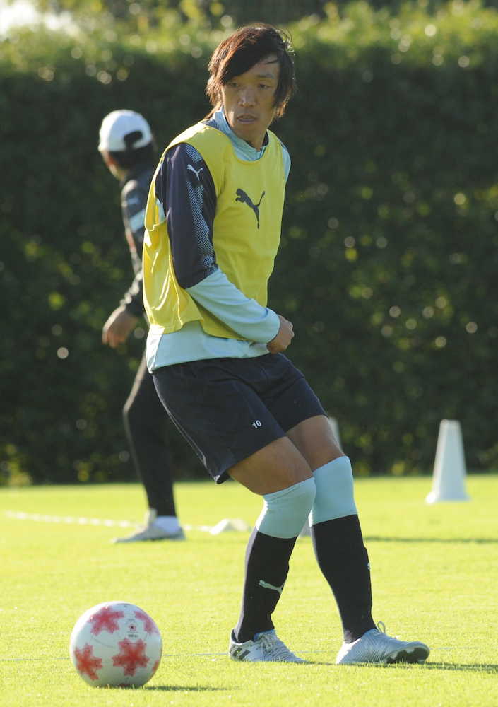 ２５日の天皇杯・横浜戦で今季のカップ戦に初出場する中村俊は精力的に練習で汗を流した