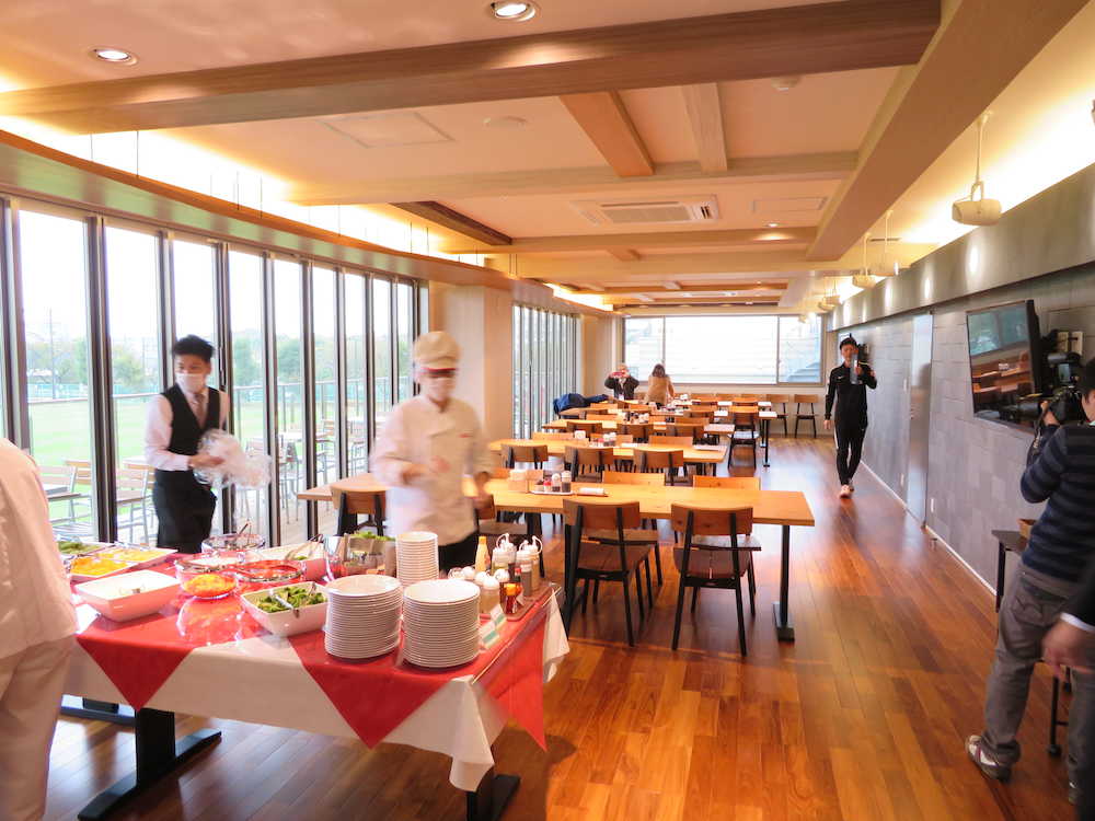 増築された浦和の新クラブハウスの食堂