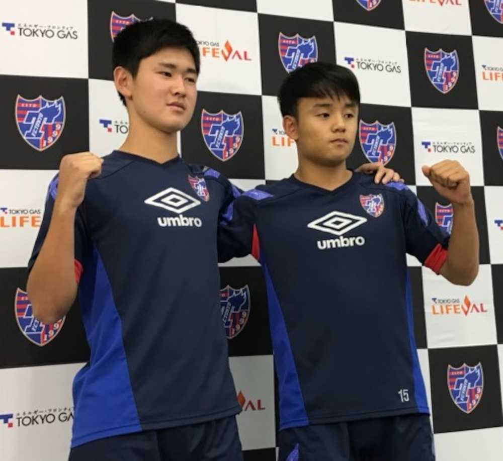 ＦＣ東京Ｕ―１８からトップチームに昇格することが決まったＭＦ平川（左）とＦＷ久保