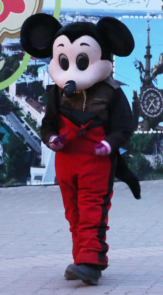 カザニの街で見かけたうつむき加減の偽ミッキーマウス