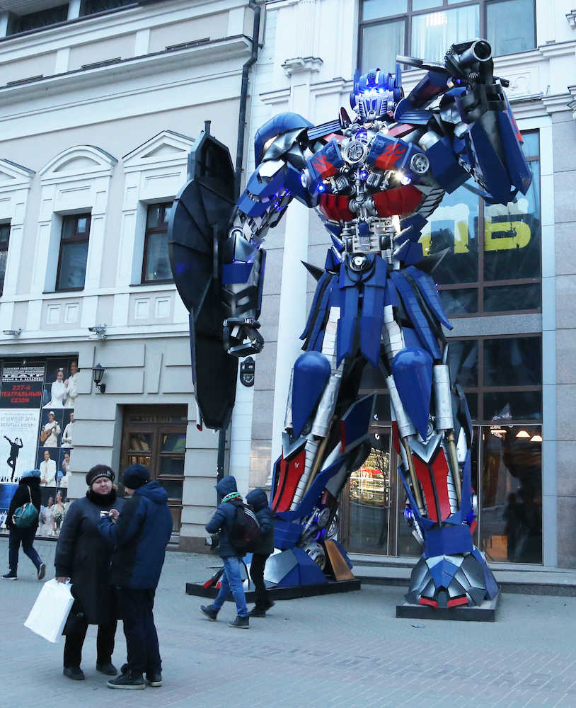 カザニの街で見かけた巨大ロボットのオブジェ