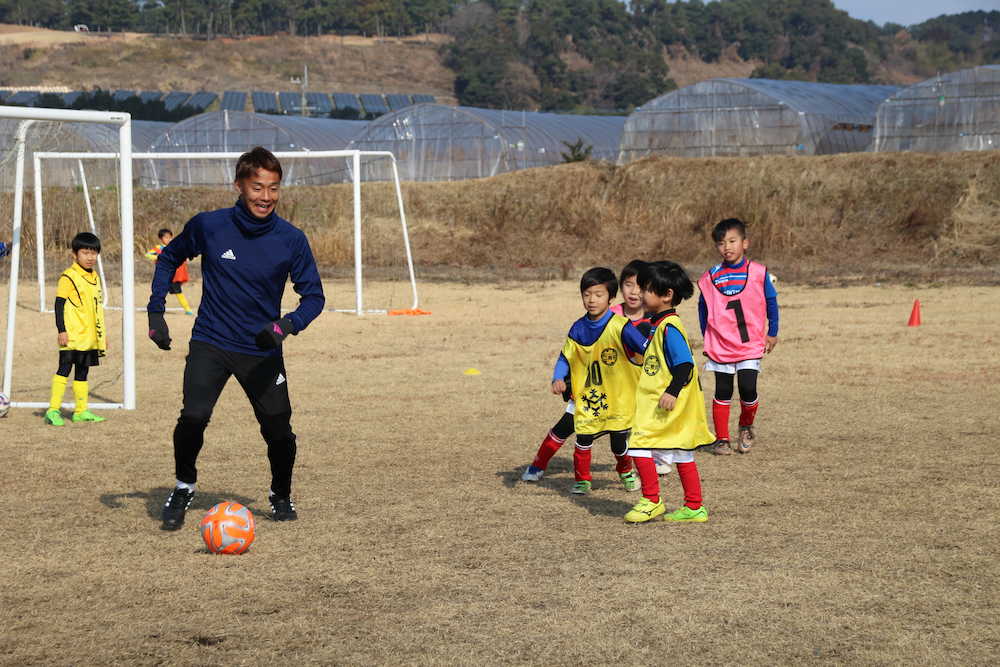 熊本県益城町で小学生を対象にサッカー教室を行った清武 スポニチ Sponichi Annex サッカー