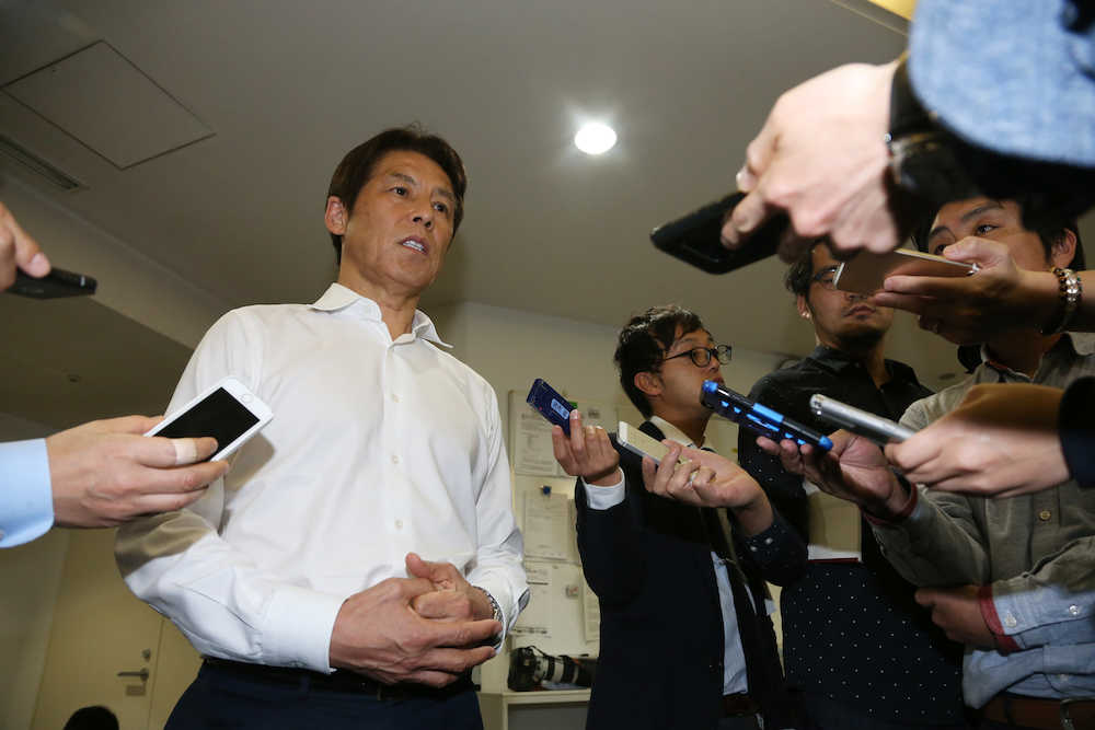 日本代表・西野新監督が報道陣の質問に答える