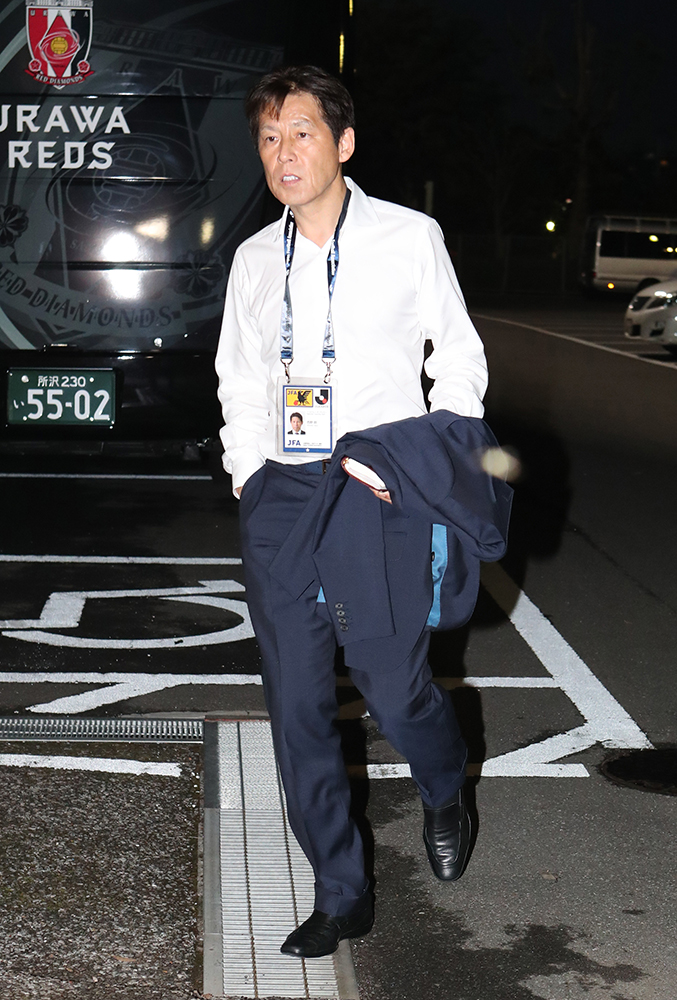 4月25日柏−浦和の試合を視察した日本代表の西野朗監督