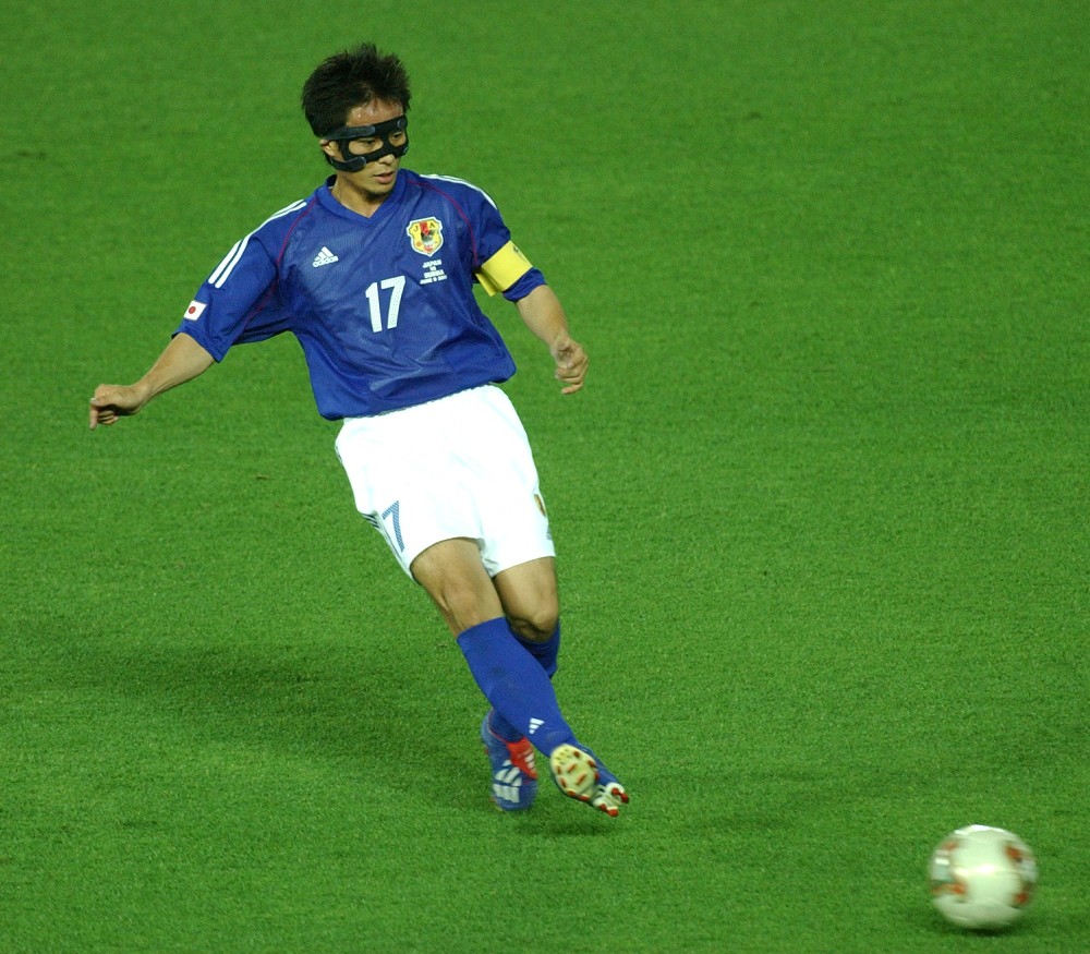 ０２年ｗ杯日韓大会でフェースガードを着用してプレーした宮本氏 スポニチ Sponichi Annex サッカー