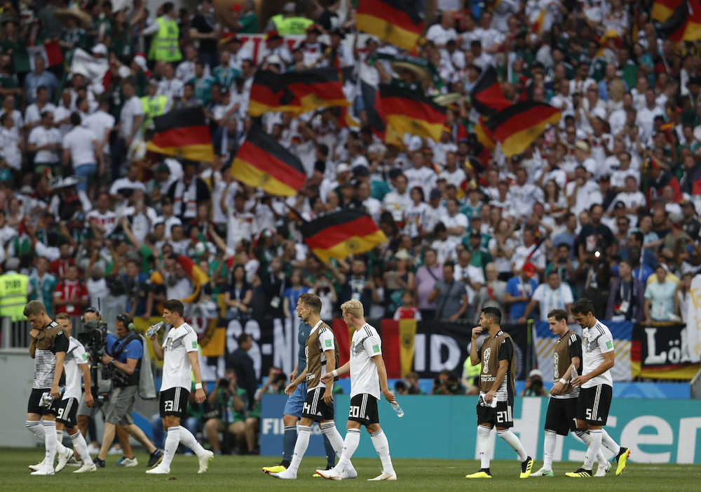 メキシコに敗れ肩を落とすドイツイレブン ａｐ スポニチ Sponichi Annex サッカー