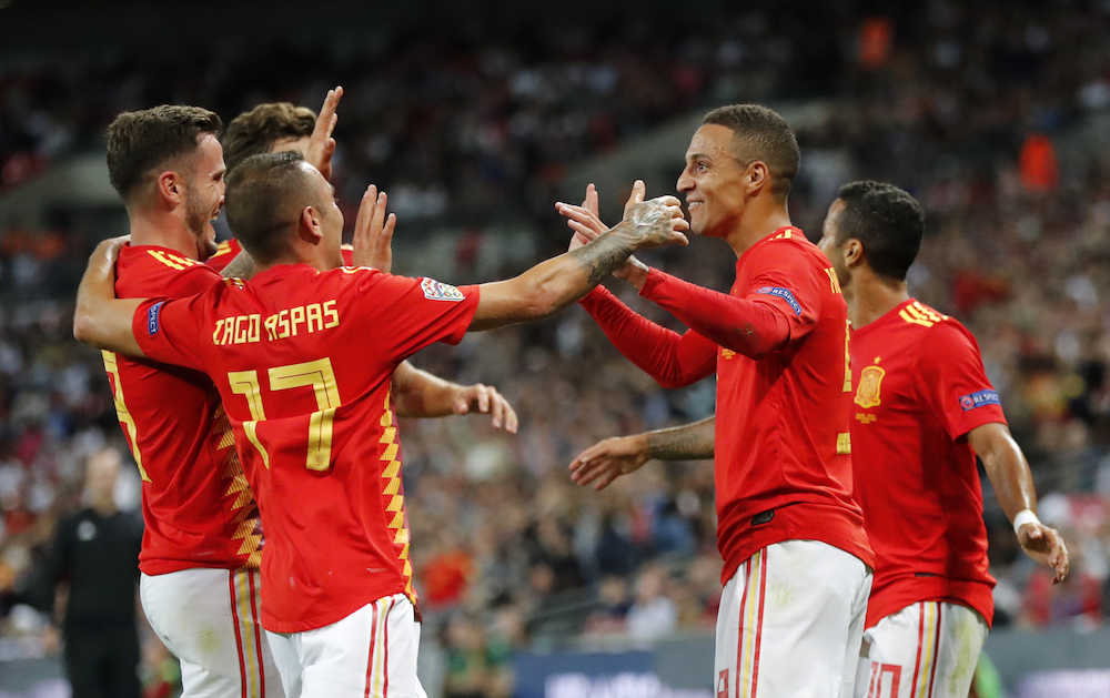 イングランド スペイン ゴールを決め喜ぶスペイン代表ｆｗロドリゴ 右から２人目 ａｐ スポニチ Sponichi Annex サッカー