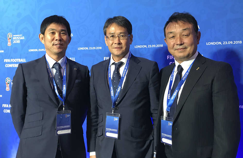 ＦＩＦＡのフットボール・カンファレンスに出席した（左から）日本代表の森保一監督、日本サッカー協会の関塚隆技術委員長、小野剛技術委員