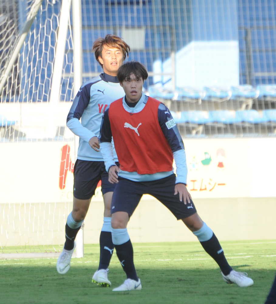 チームに合流したｕ ２１日本代表の小川航と大南 手前 スポニチ Sponichi Annex サッカー