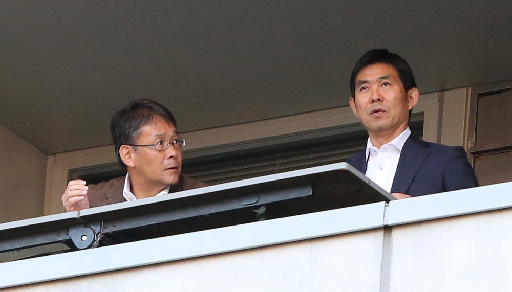 日本代表の森保監督（右）と関塚隆技術委員長