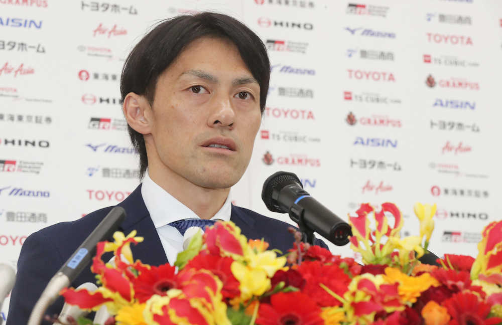 【画像・写真】【楢崎正剛選手　引退会見１】引退決断は昨年末　縁を感じた中沢選手との発表バッティング