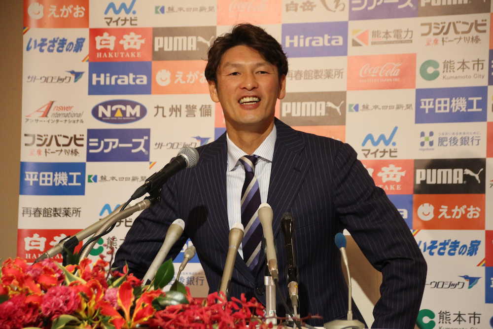 【画像・写真】元日本代表ＦＷ巻が引退会見「何度も自問自答した」　将来は指導者に「クラブの監督をしたい」