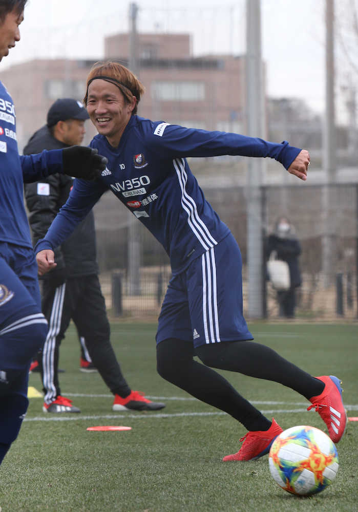 【画像・写真】横浜・天野１０番背負い「絶対的存在に」　リーグ開幕戦に臨む