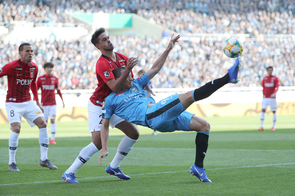 【画像・写真】川崎Ｆ　富士ゼロックス杯初Ｖで１冠　新加入Ｌ・ダミアンＶ弾「ドラゴンボール」パフォでお祝い