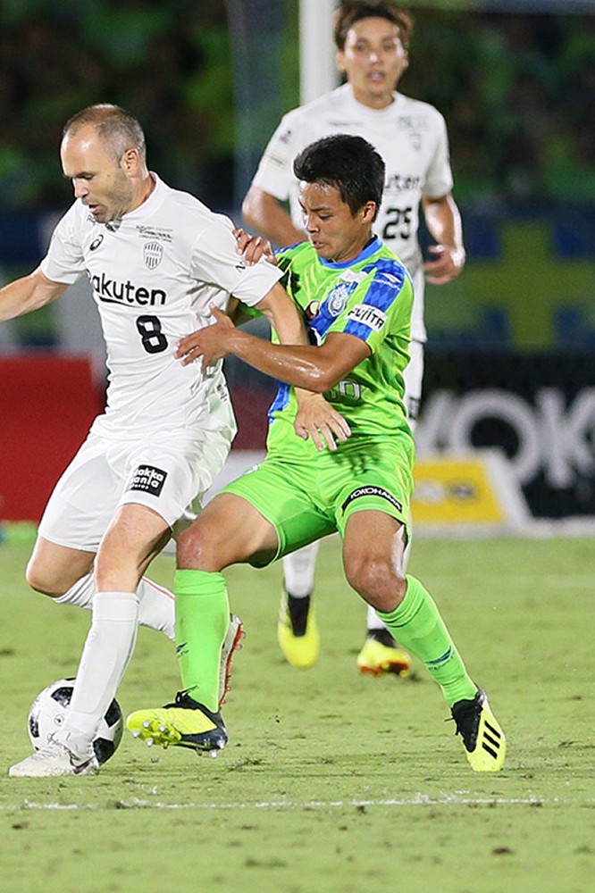 【画像・写真】湘南ＭＦ斎藤、ＦＣ東京久保封じる「起点になる選手。止めたい」　