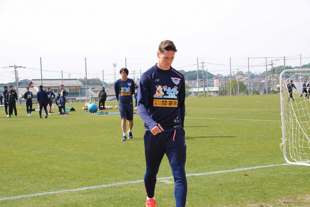 【画像・写真】右足負傷のトーレス、表情硬く…「ごめんなさい」　指揮官は次戦出場に慎重