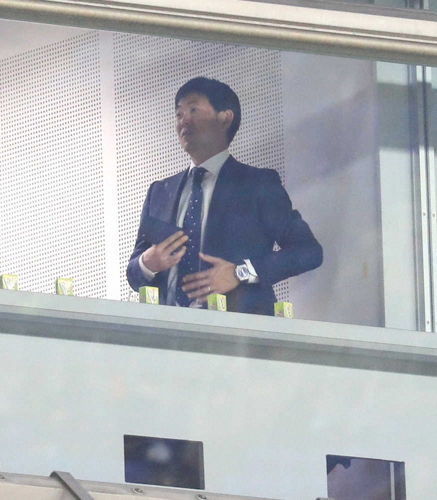 【画像・写真】森保監督　横浜―鳥栖戦を視察　代表戦帰りの畠中、遠藤らを評価