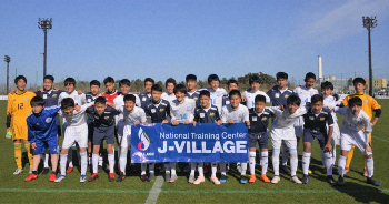 タイ洞窟救出少年ら福島 Jヴィレッジ 訪問 少年チームと試合 スポニチ Sponichi Annex サッカー