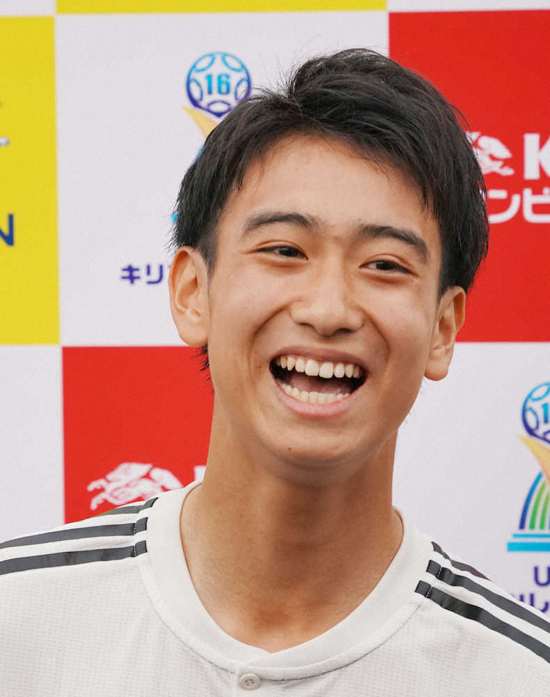 【画像・写真】レアル・中井くんを監督絶賛！「モドリッチに近い選手になる」