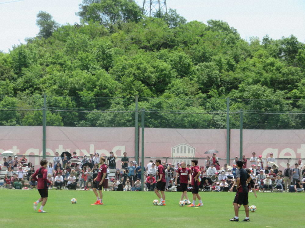 【画像・写真】6連敗中の神戸　公開練習にファン800人、サポの激励も