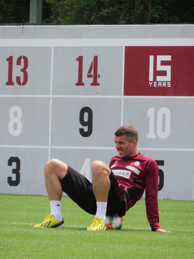 【画像・写真】神戸　ポドルスキ発熱で4試合連続欠場へ　イエニスタも先発微妙