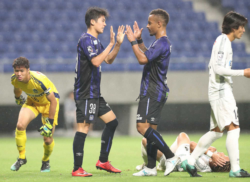 【画像・写真】G大阪大勝　中村プロ初ハットに食野亮も得点、昨年の失敗繰り返さず