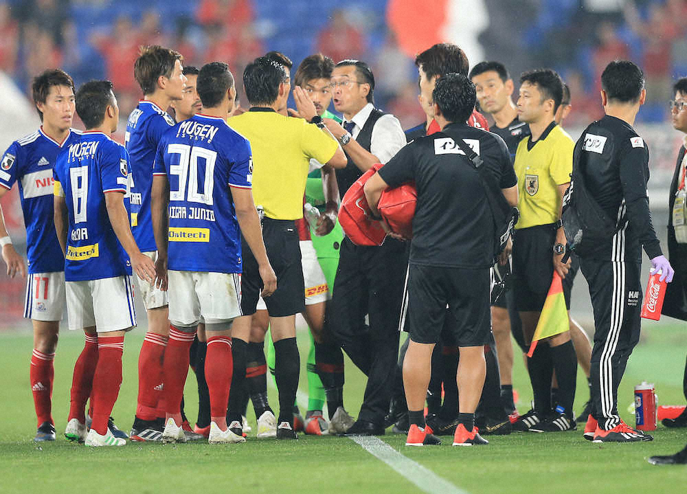 【画像・写真】Jでまた誤審騒動…横浜の得点巡り中断9分、主審が「決められない」
