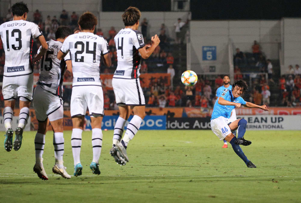 【画像・写真】俊輔　ボランチで横浜FC初陣　CK、FK、守備でも魅せた！「周りが生きる動きを」