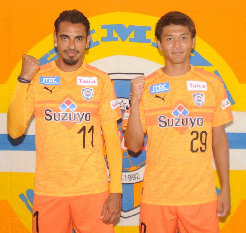 【画像・写真】清水・ドゥトラ　入団会見で得点時に「サムライポーズ」約束　福森「失点の減少に貢献したい」