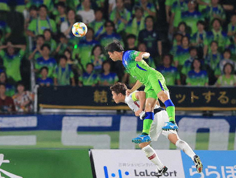 【画像・写真】湘南、終了間際に勝ち越し　坂がヘッドで今季1号