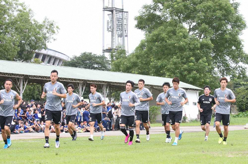 【画像・写真】DF吉田　初戦の失敗繰り返さない「アウェーで勝ち点3を」