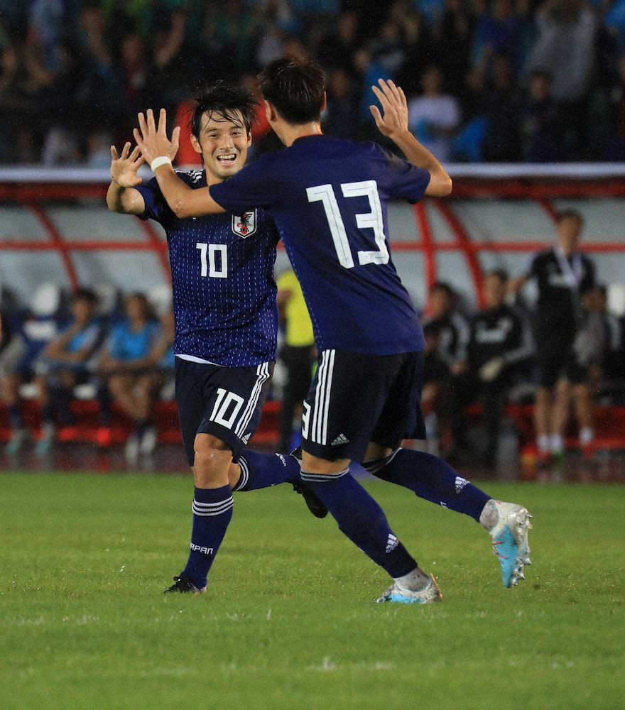 【画像・写真】中島　W杯予選“1号砲”白星発進!背番10初舞台で先制ミドル