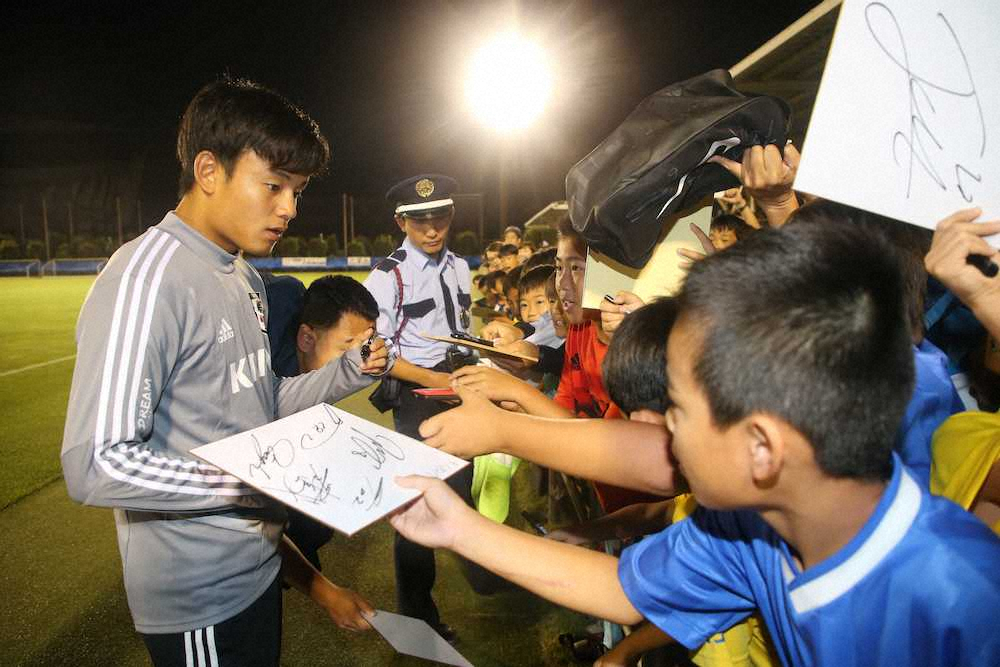 【画像・写真】久保、W杯予選へ向け決意の“速攻”トレ　A代表最年少ゴールの期待も