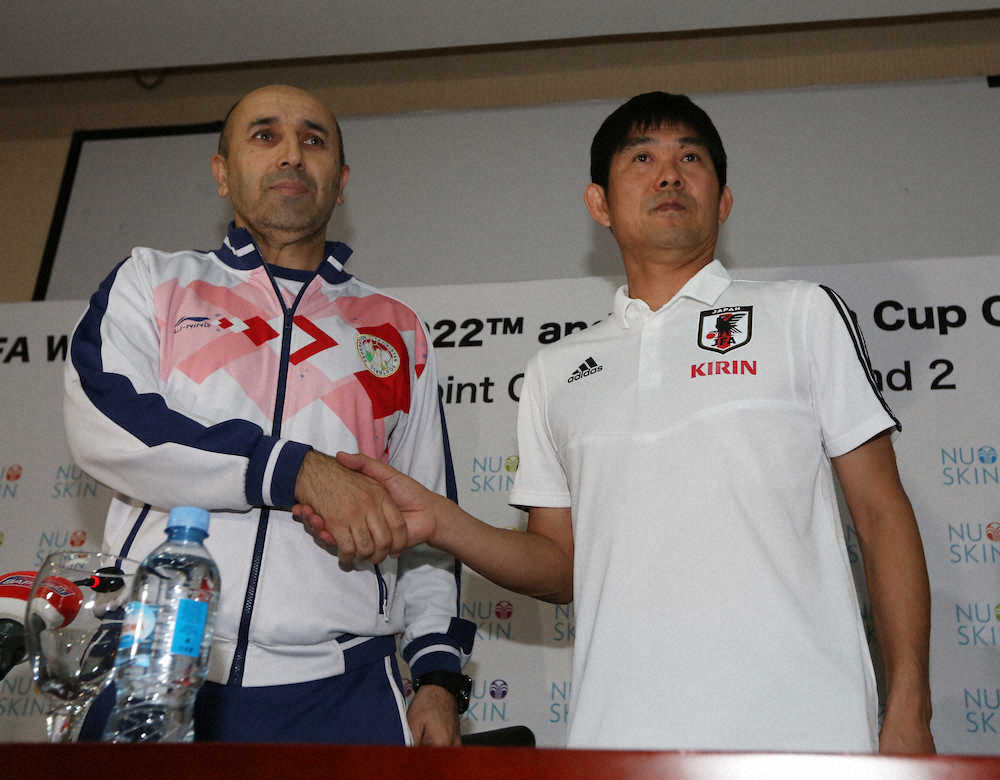 【画像・写真】森保ジャパンに追い風!試合前の人工芝に“水まき”決定