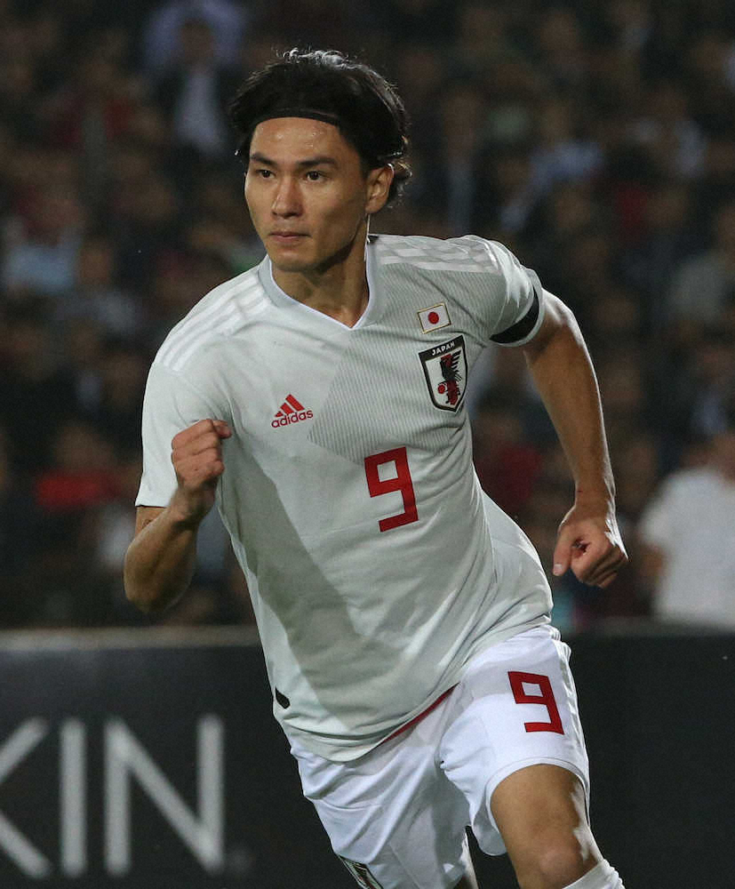 【画像・写真】南野、人工芝の超アウェーでタジク討ち2発！キングカズに並んだW杯予選開幕3戦連発