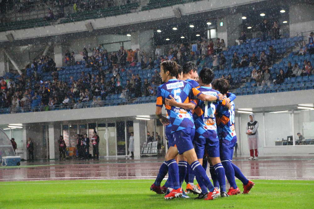 【画像・写真】長崎　初ベスト4進出！準決勝の相手は手倉森監督の古巣・鹿島「チームと長崎県民を新国立のファイナルに」