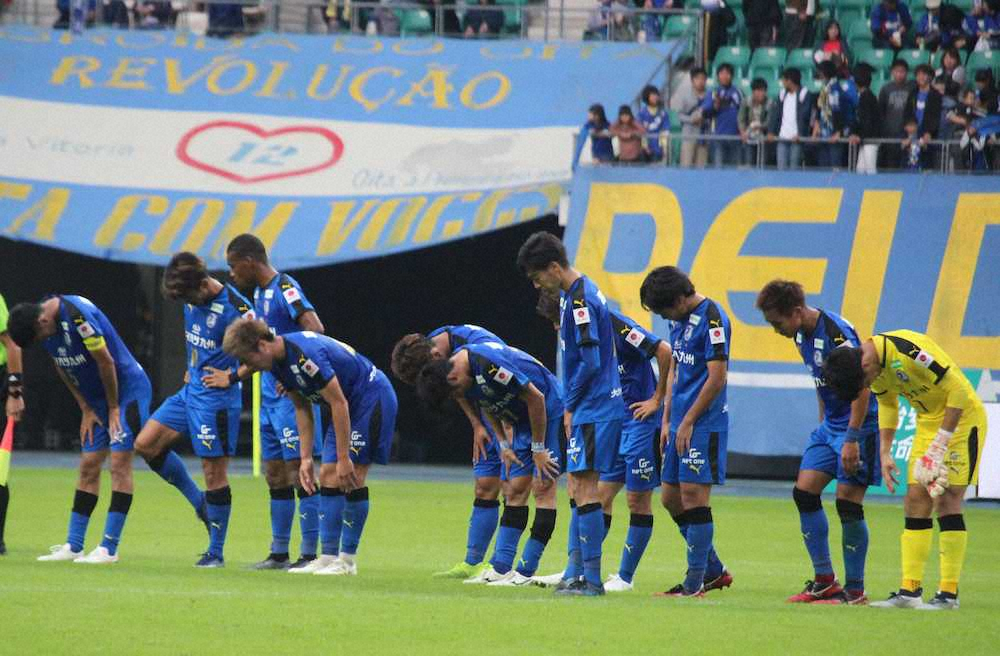 【画像・写真】大分　敗れて暫定8位後退も…J1残留確定に指揮官ホッ「スタッフの方々に感謝」